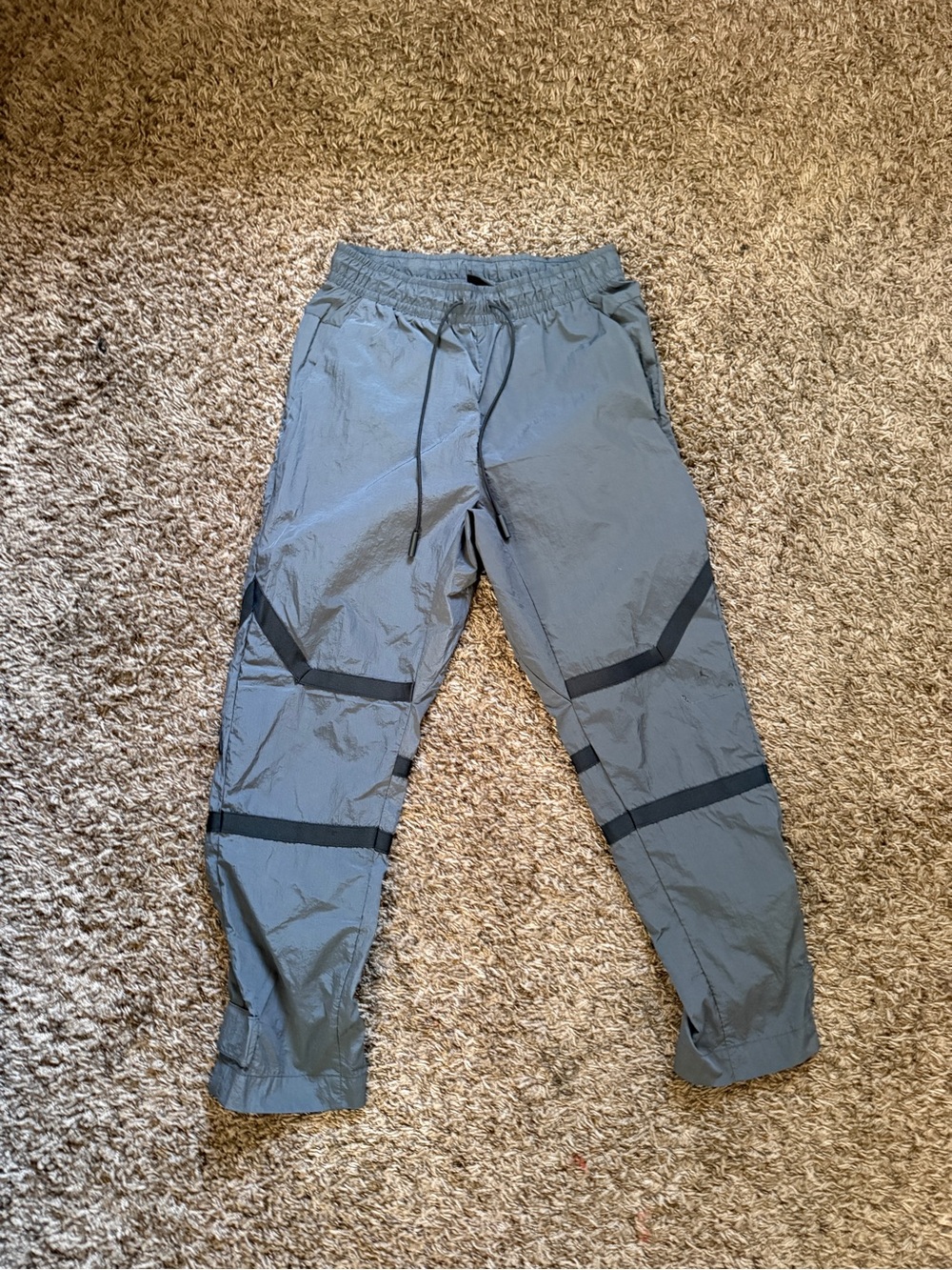 Jordan Men's Cargo Pants in Gray and Black/E140